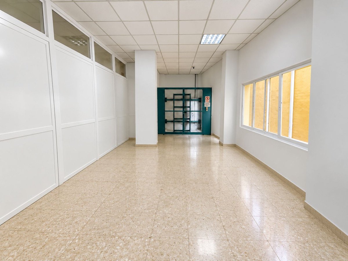 8 Bed Commercial Premises in Alhaurín el Grande