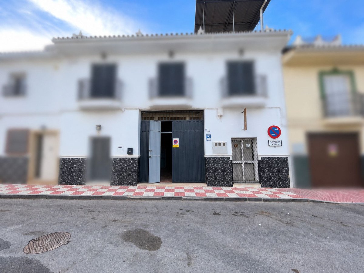8 Bed Commercial Premises in Alhaurín el Grande