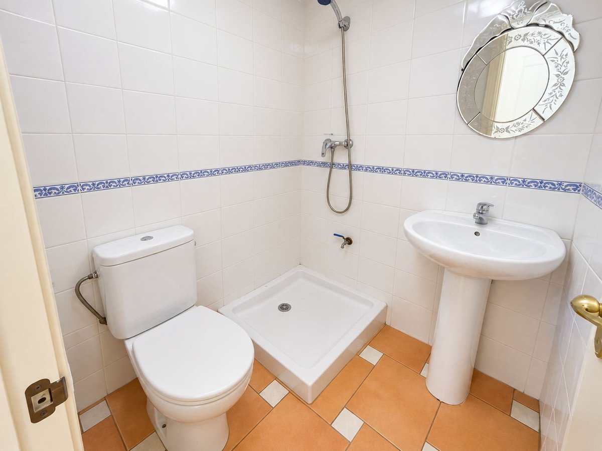 8 Bed Commercial Premises in Alhaurín el Grande