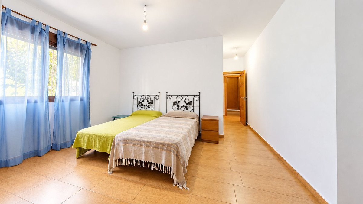 7 Bed Detached Villa in Benalmadena