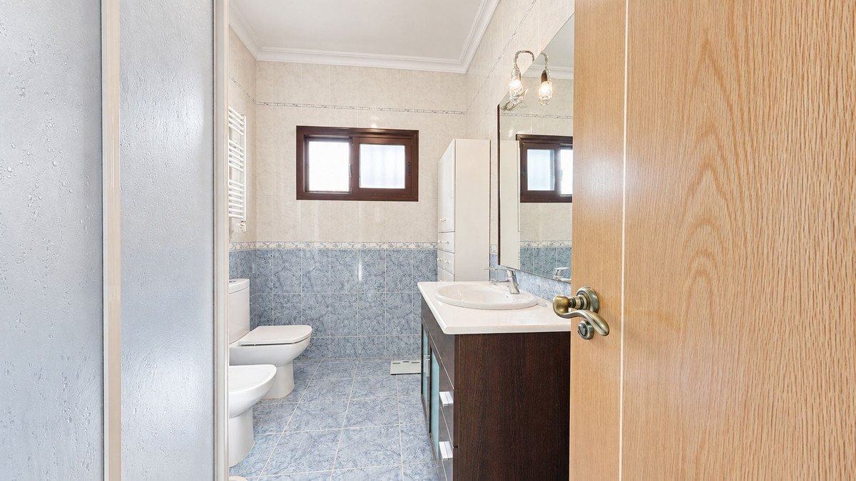 7 Bed Detached Villa in Benalmadena