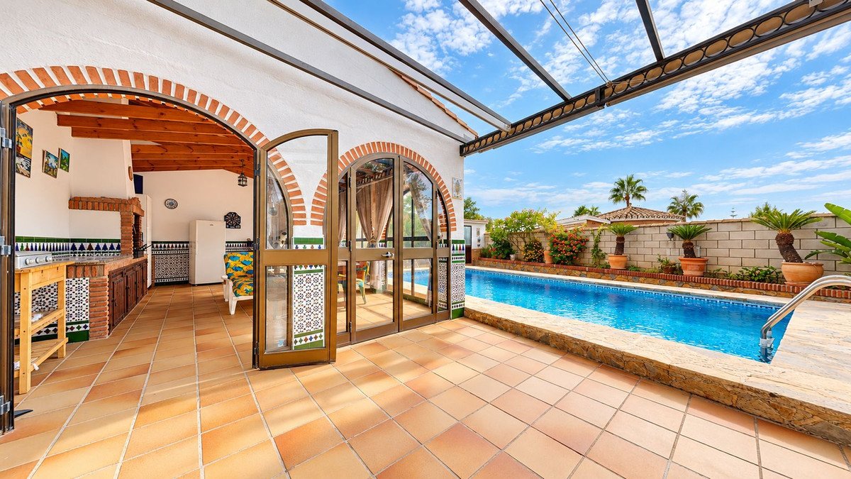 7 Bed Detached Villa in Benalmadena