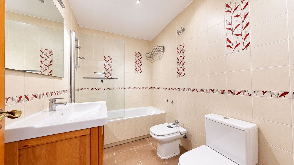 7 Bed Detached Villa in Benalmadena