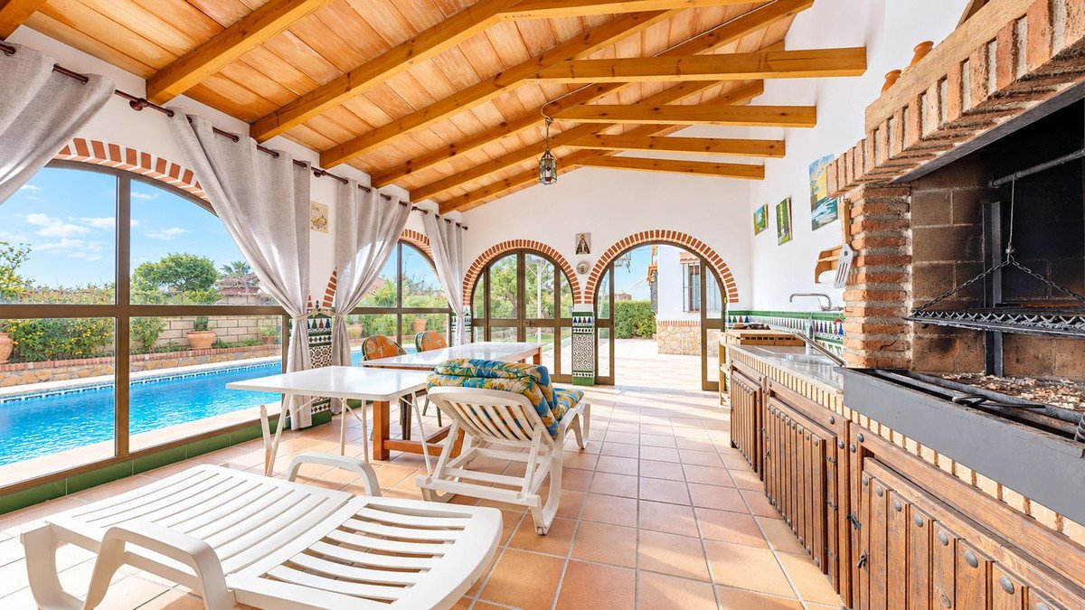 7 Bed Detached Villa in Benalmadena