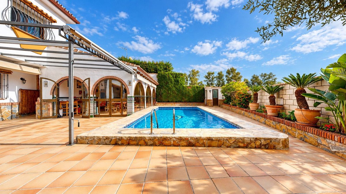 7 Bed Detached Villa in Benalmadena