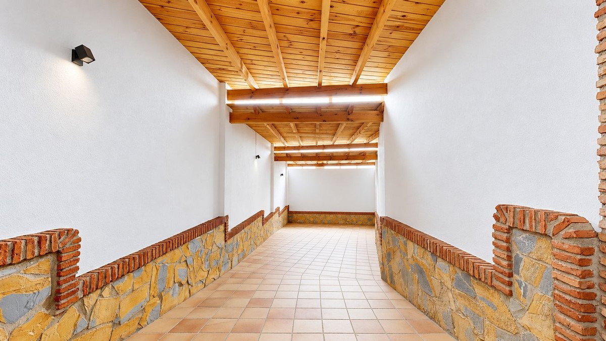 7 Bed Detached Villa in Benalmadena