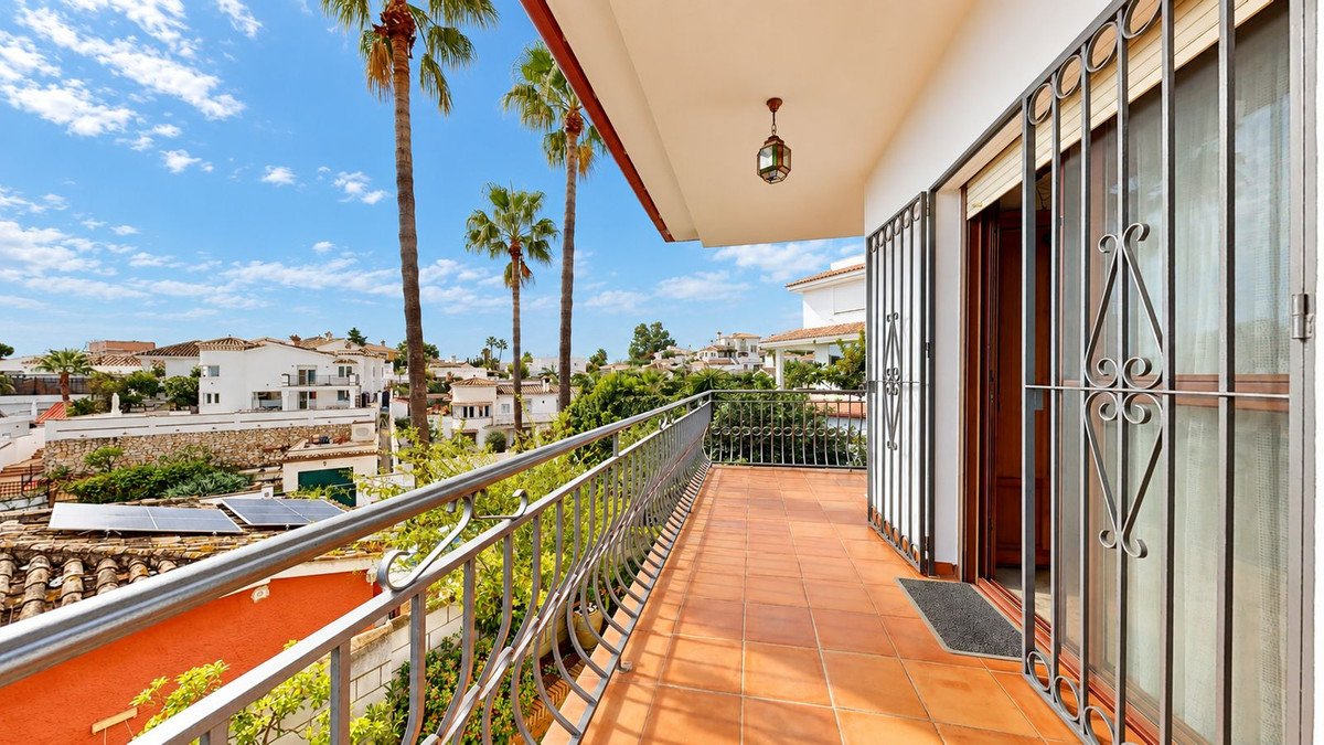 7 Bed Detached Villa in Benalmadena