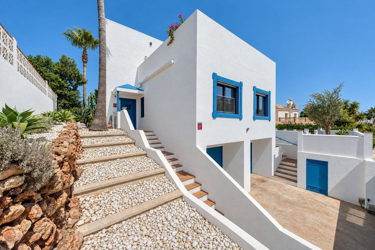 4 Bed Detached Villa in Cerros del Aguila
