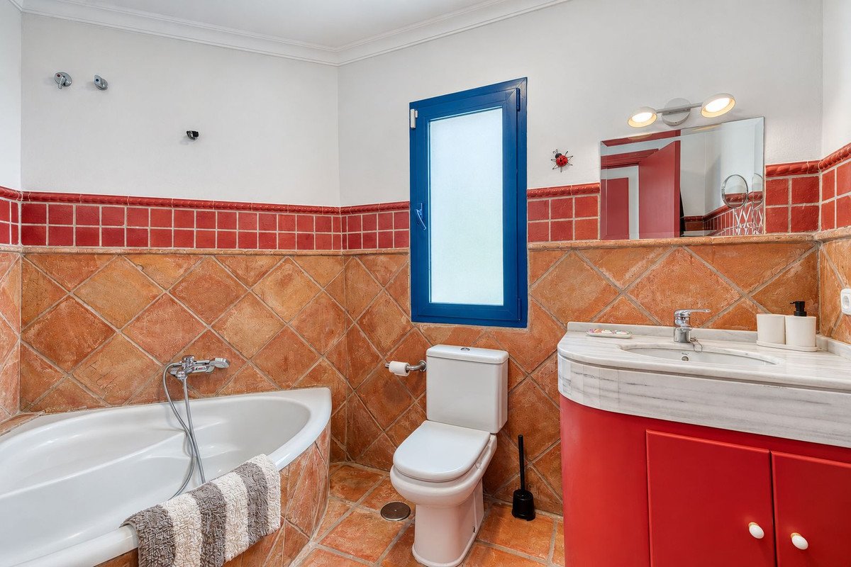 4 Bed Detached Villa in Cerros del Aguila