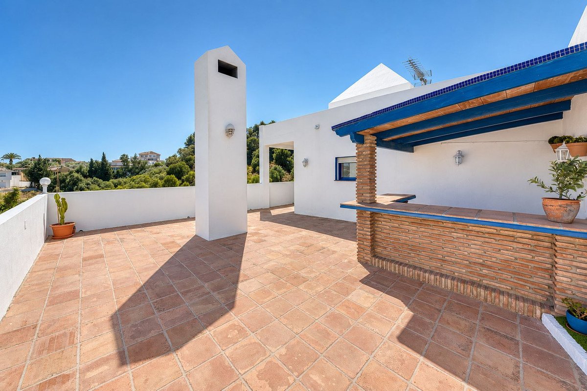 4 Bed Detached Villa in Cerros del Aguila