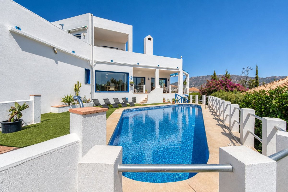 4 Bed Detached Villa in Cerros del Aguila