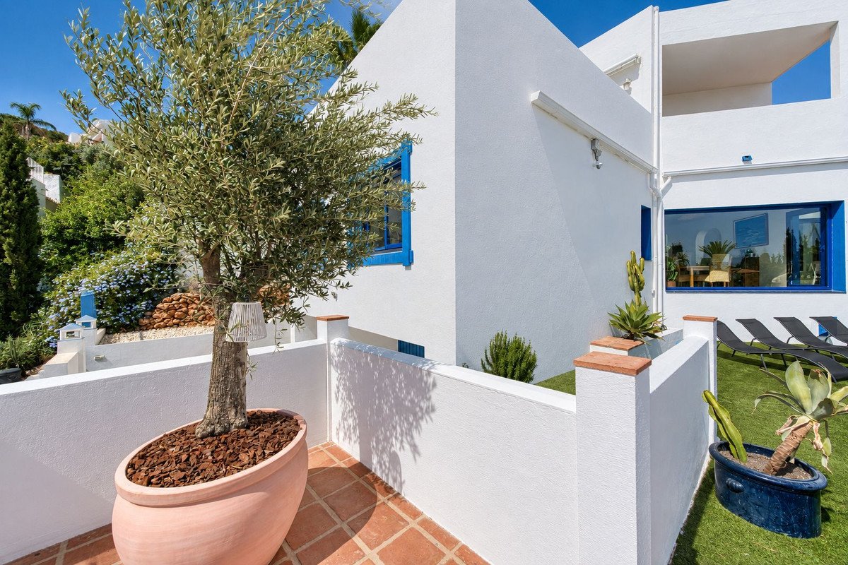 4 Bed Detached Villa in Cerros del Aguila