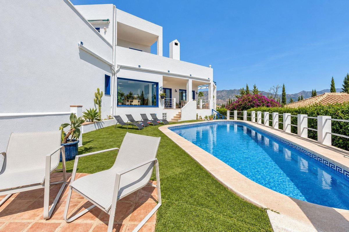 4 Bed Detached Villa in Cerros del Aguila