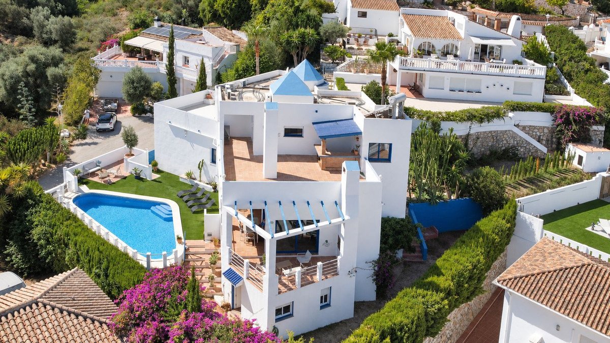 4 Bed Detached Villa in Cerros del Aguila