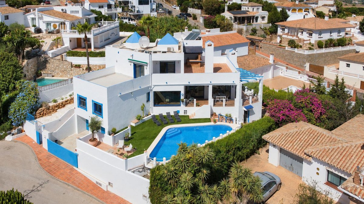 4 Bed Detached Villa in Cerros del Aguila