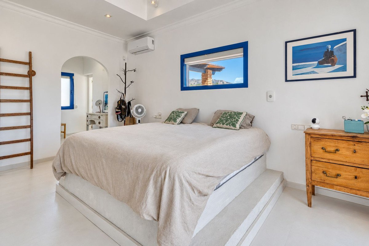 4 Bed Detached Villa in Cerros del Aguila
