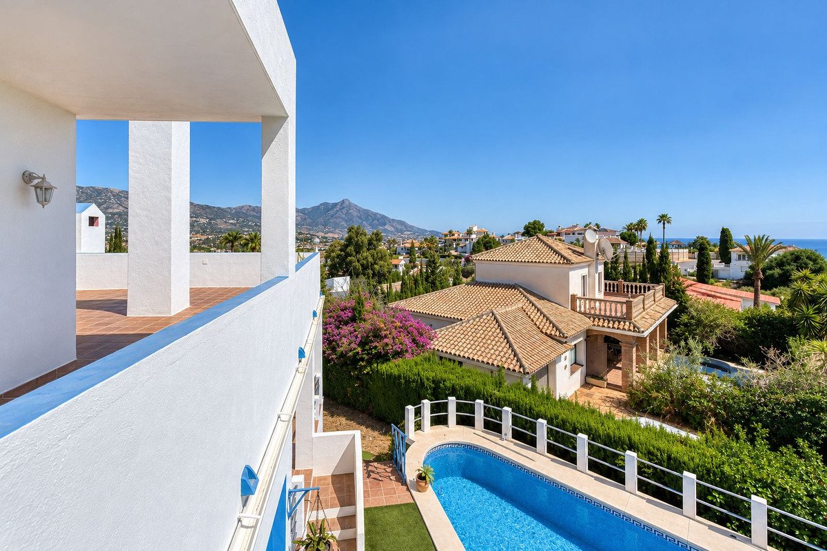 4 Bed Detached Villa in Cerros del Aguila