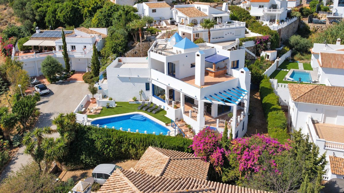 4 Bed Detached Villa in Cerros del Aguila