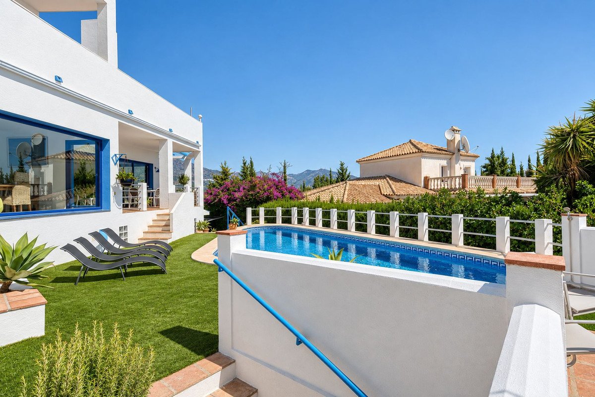 4 Bed Detached Villa in Cerros del Aguila
