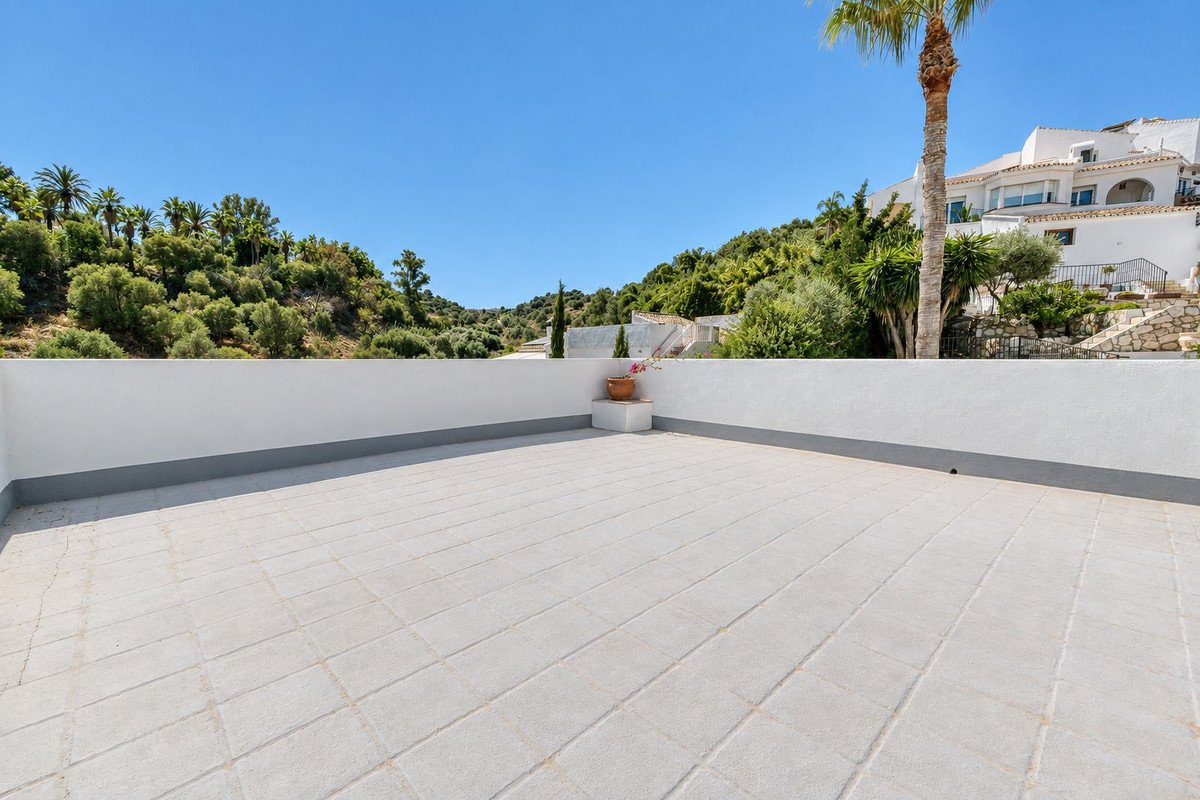 4 Bed Detached Villa in Cerros del Aguila