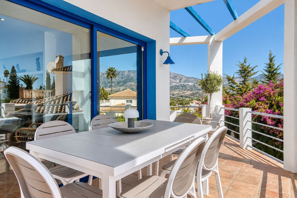 4 Bed Detached Villa in Cerros del Aguila