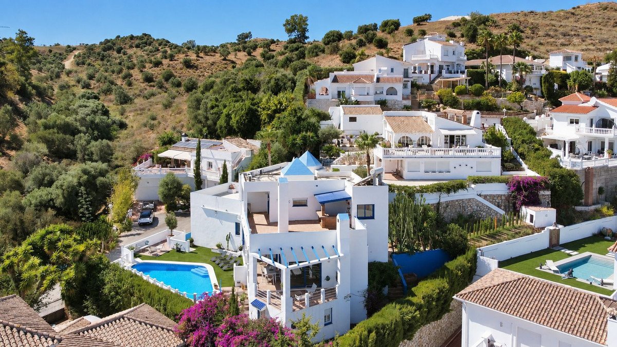 4 Bed Detached Villa in Cerros del Aguila