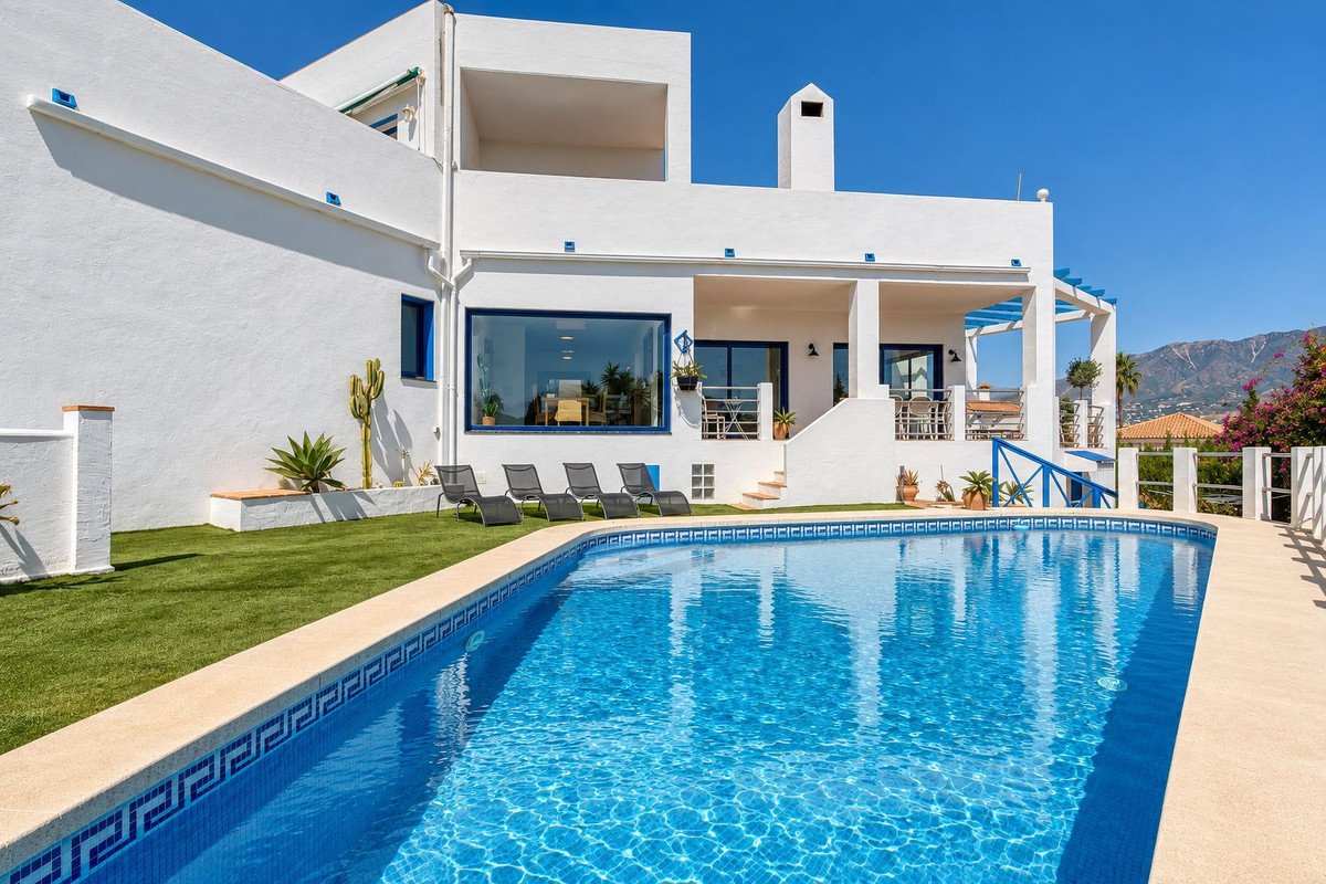 4 Bed Detached Villa in Cerros del Aguila