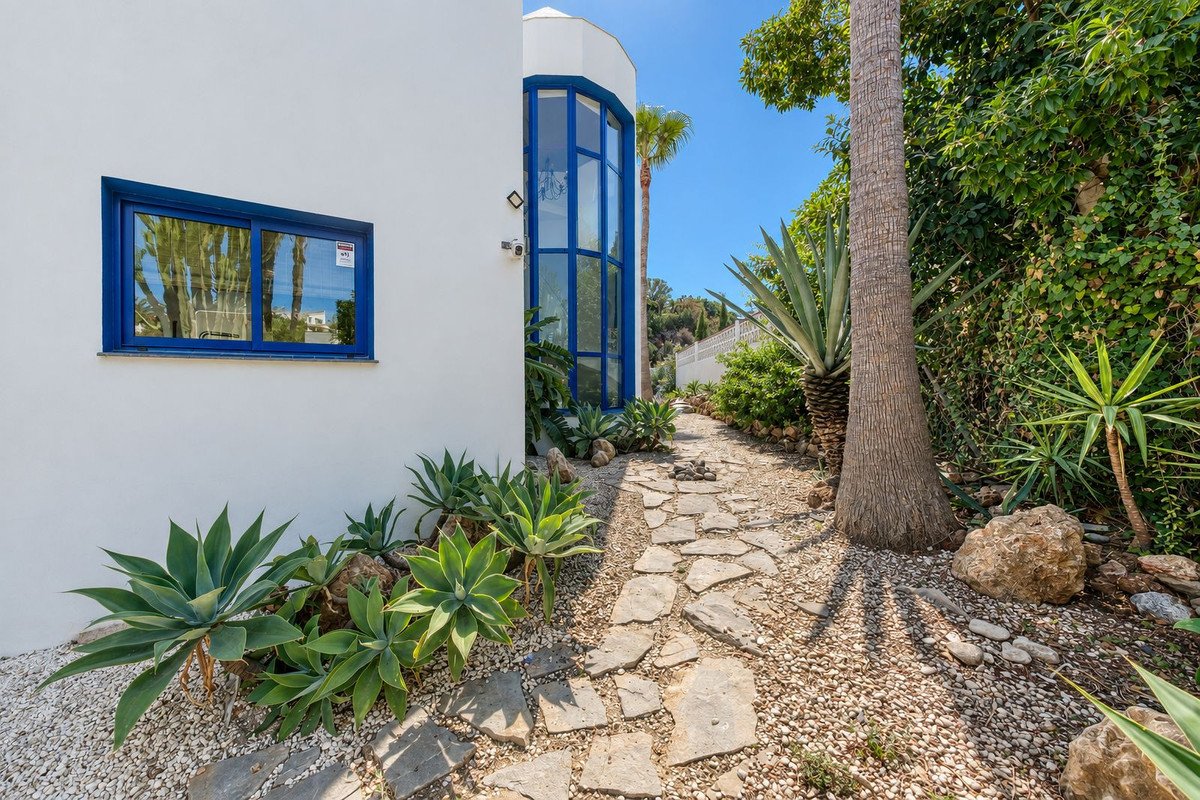 4 Bed Detached Villa in Cerros del Aguila