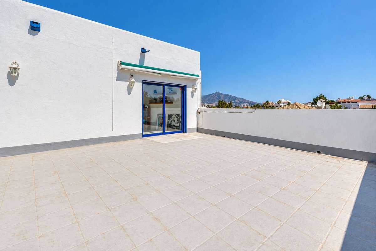 4 Bed Detached Villa in Cerros del Aguila