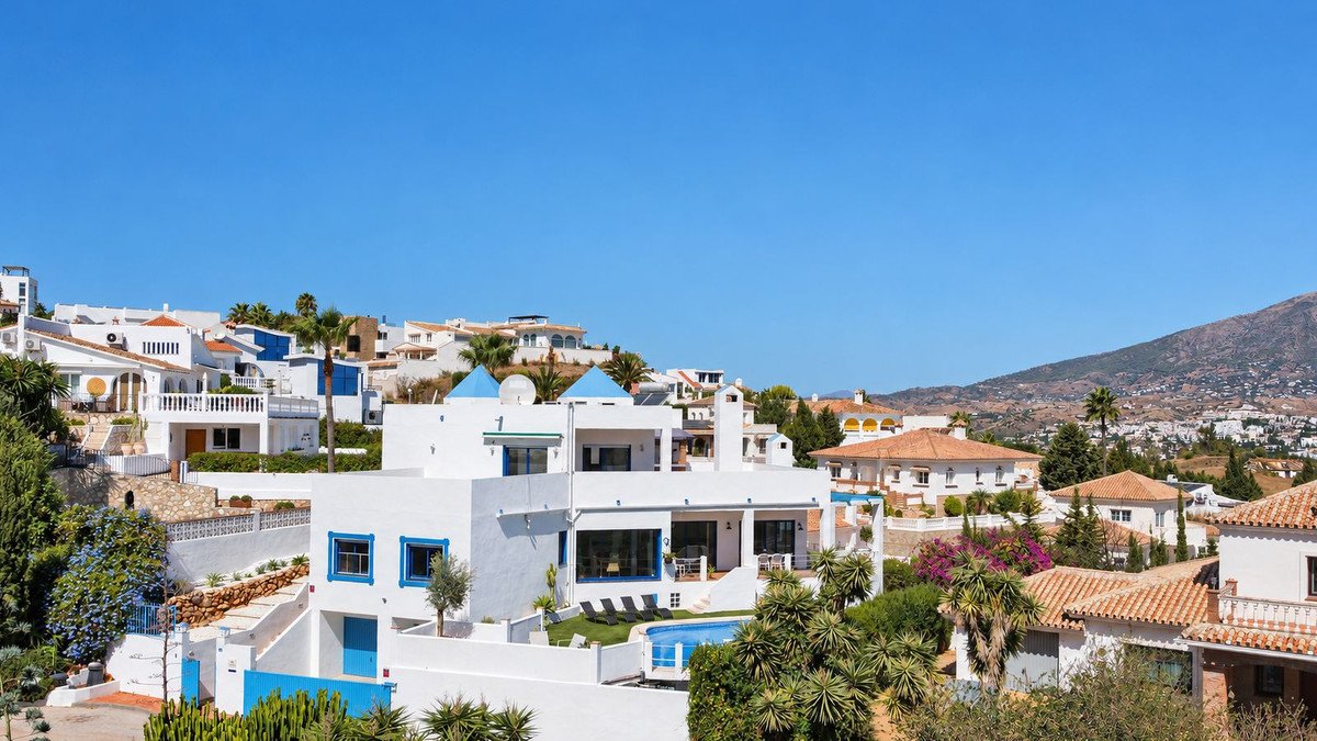 4 Bed Detached Villa in Cerros del Aguila