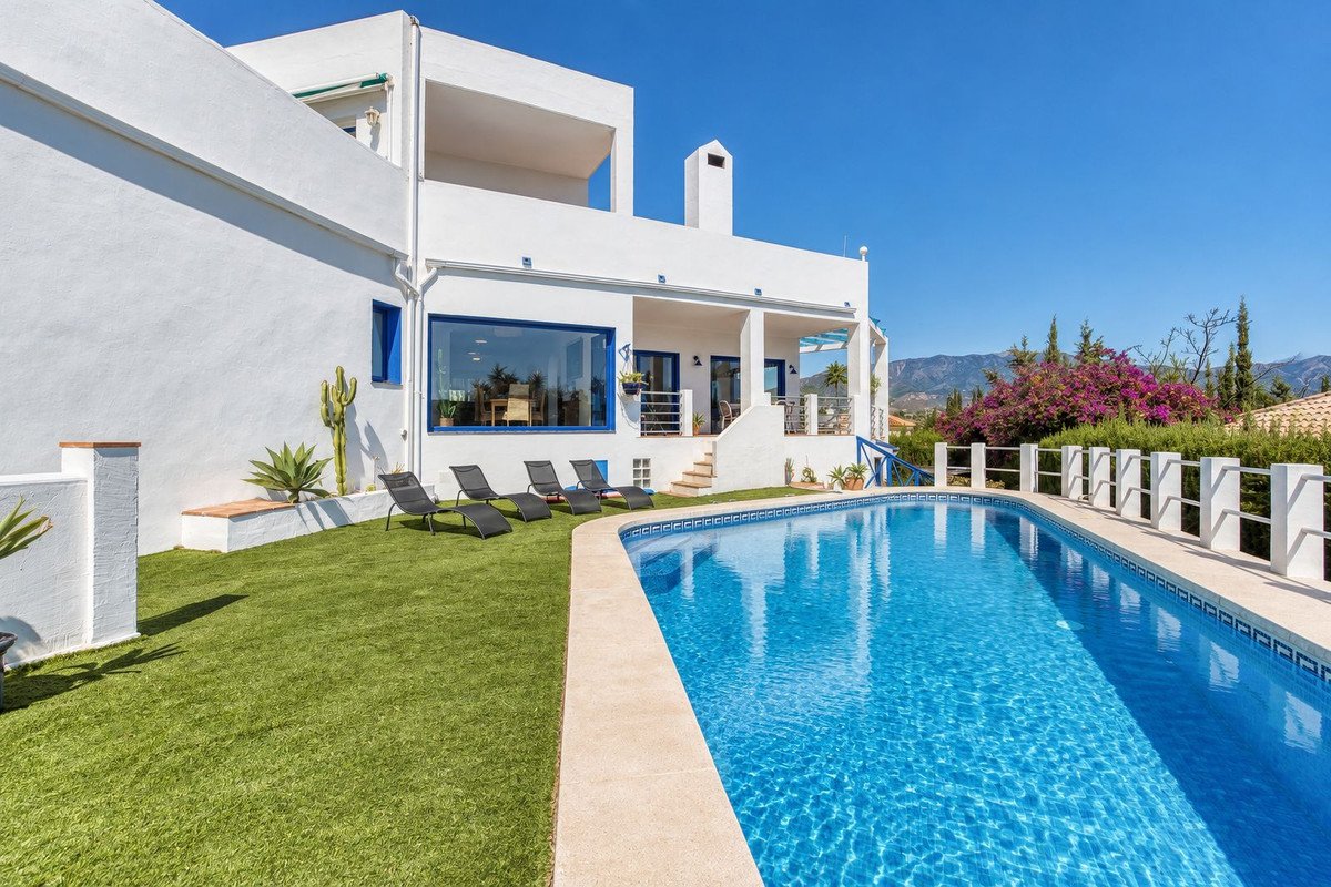 4 Bed Detached Villa in Cerros del Aguila