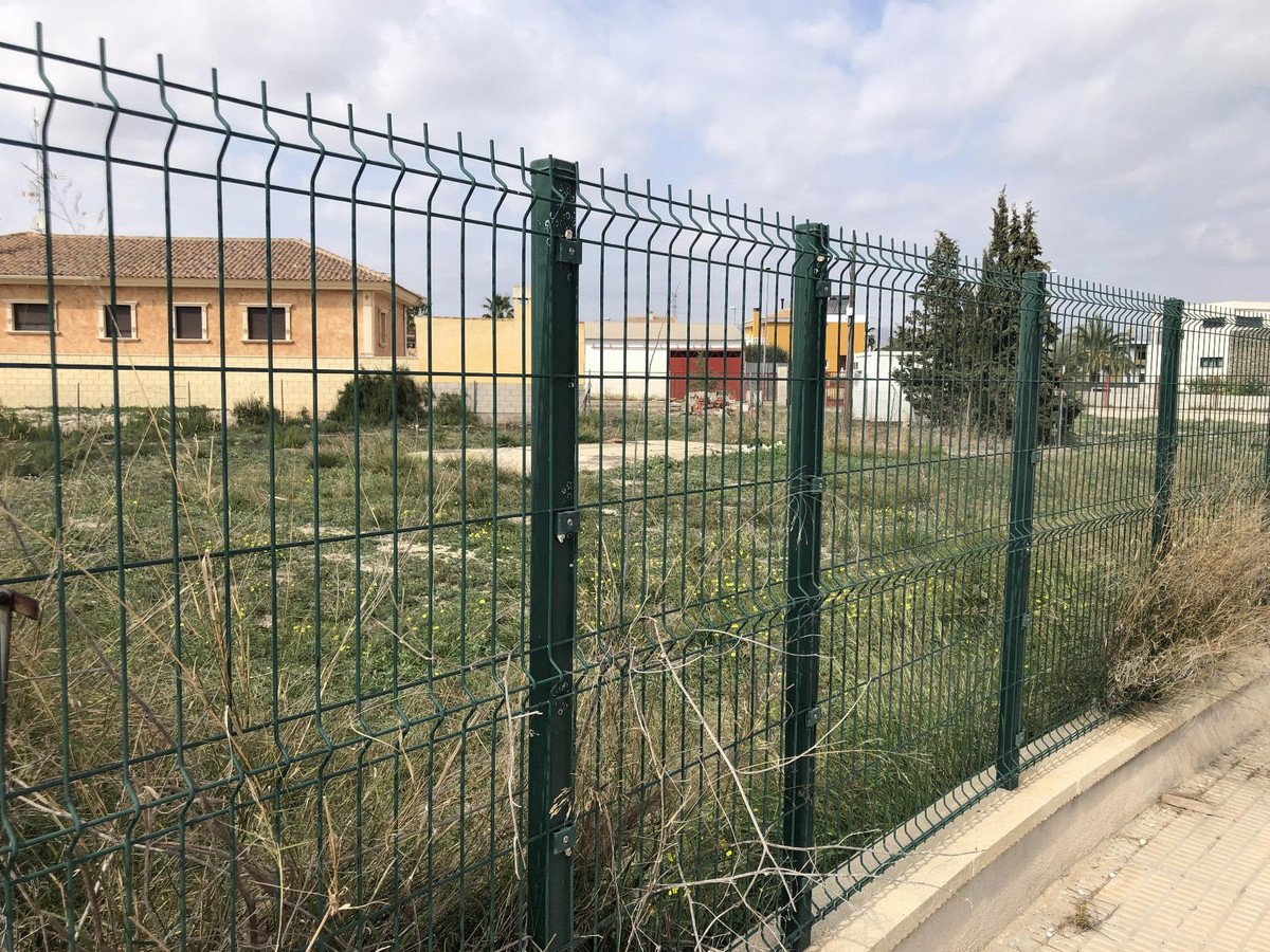 Land in Benferri