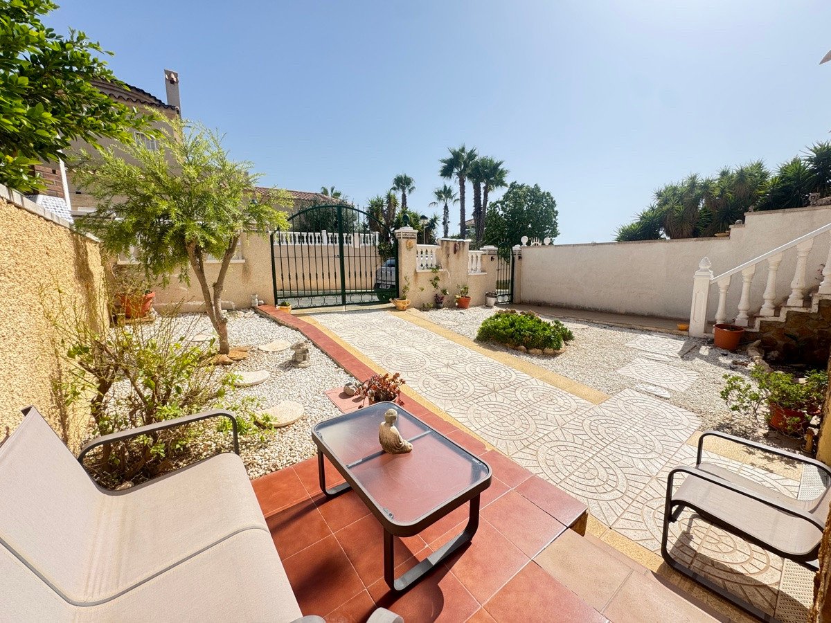 4 Bed Detached Villa in Villamartin
