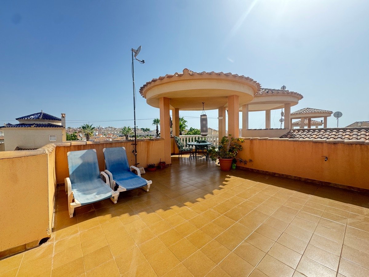 4 Bed Detached Villa in Villamartin