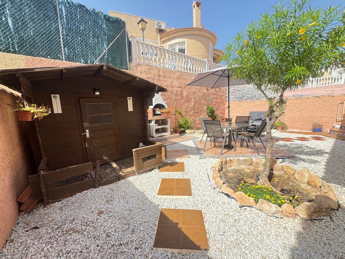 4 Bed Detached Villa in Villamartin