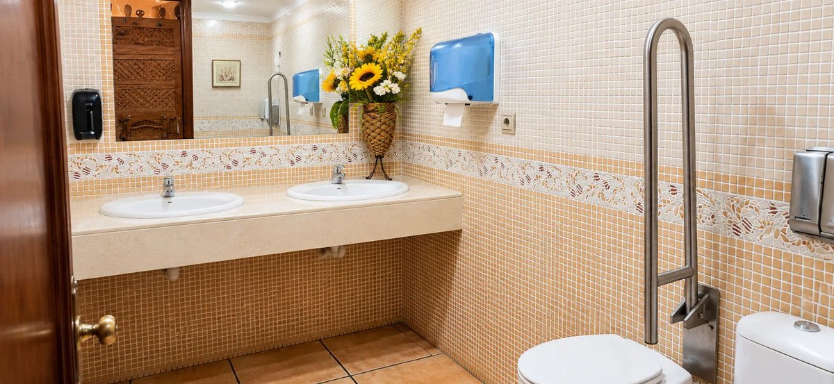 5 Bed Commercial in Orihuela