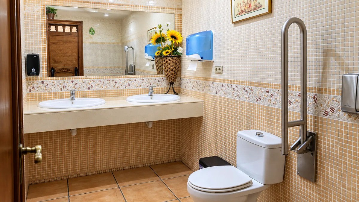 5 Bed Commercial in Orihuela