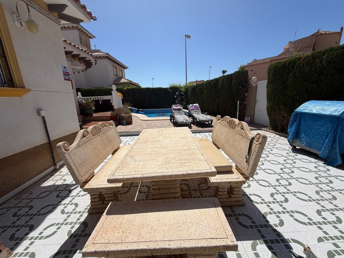4 Bed Detached Villa in Villamartin