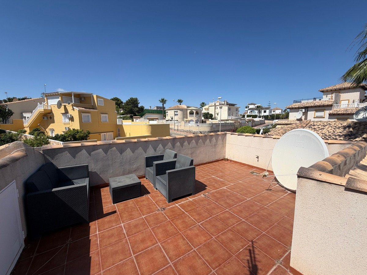 4 Bed Detached Villa in Villamartin