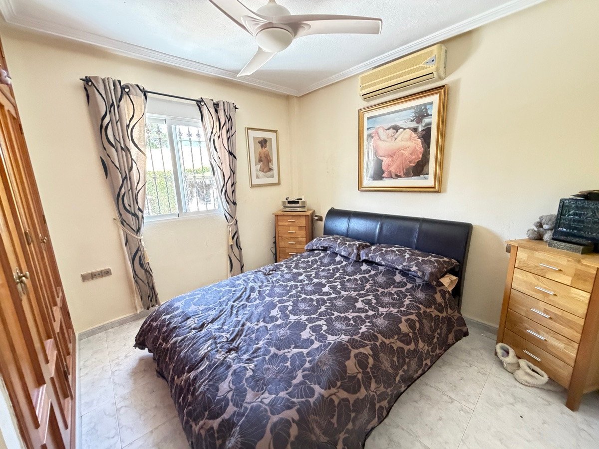 4 Bed Detached Villa in Villamartin