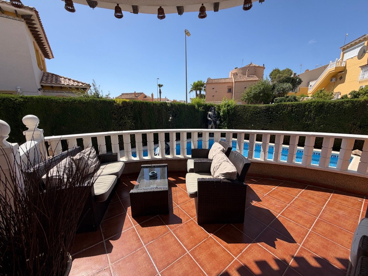 4 Bed Detached Villa in Villamartin