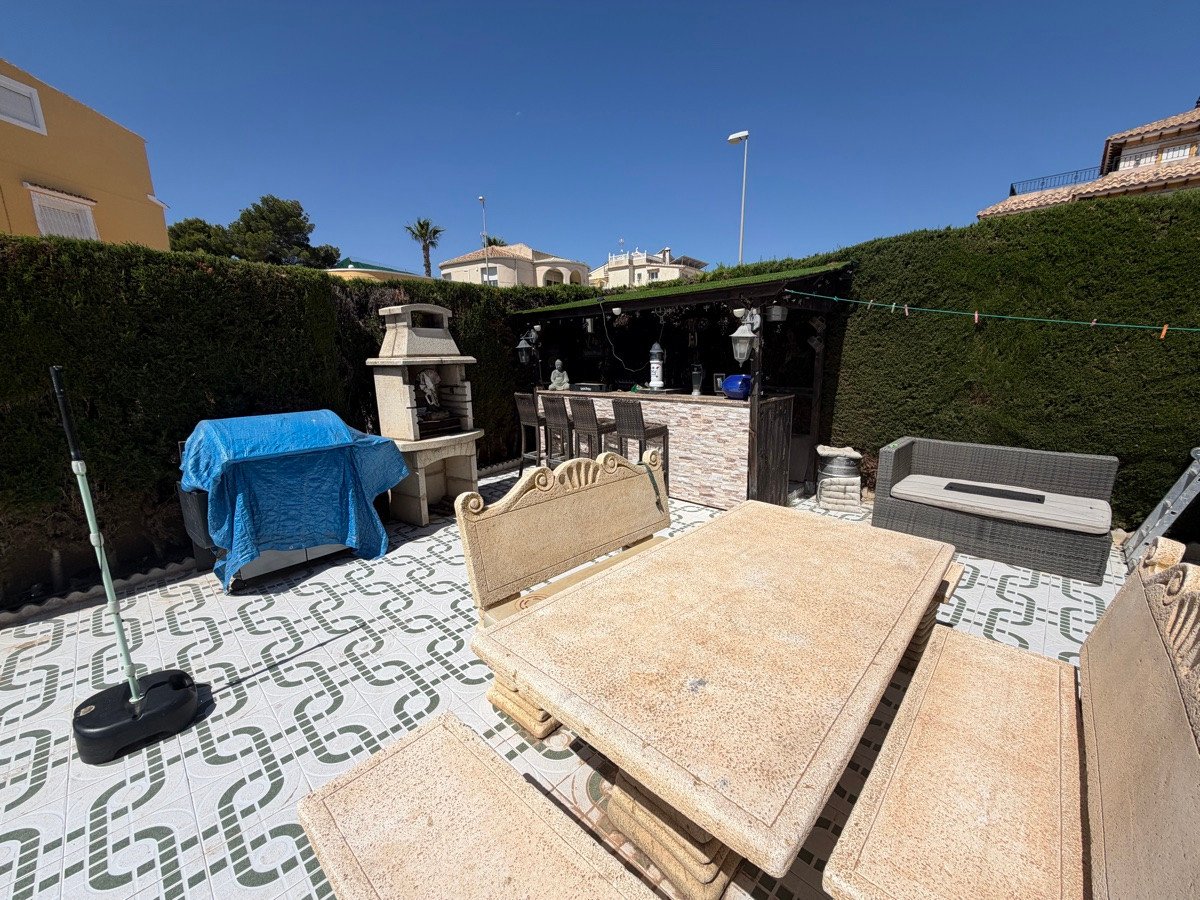 4 Bed Detached Villa in Villamartin