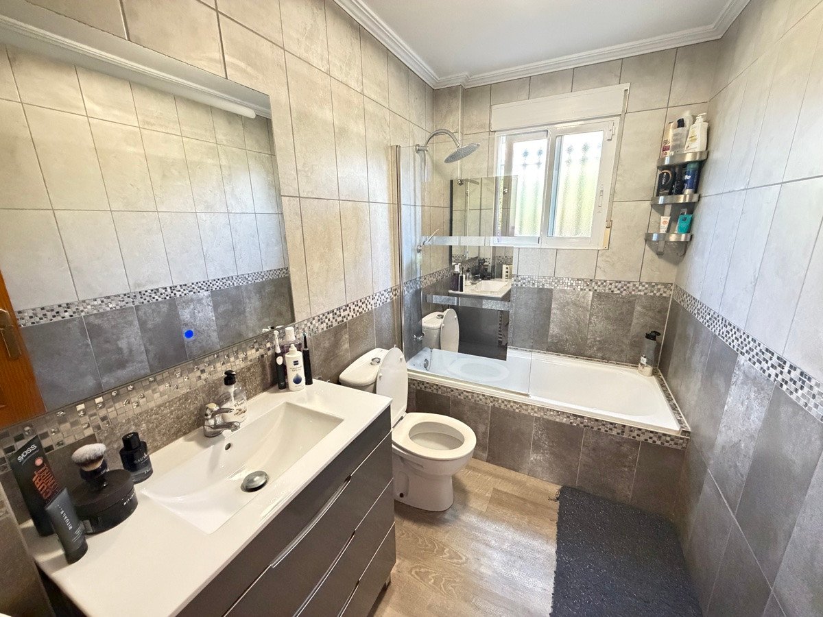 4 Bed Detached Villa in Villamartin