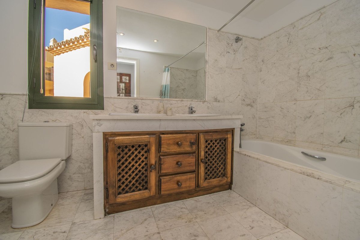 2 Bed Middle Floor Apartment in Atalaya