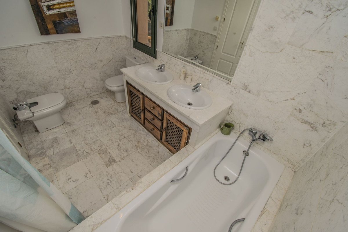 2 Bed Middle Floor Apartment in Atalaya