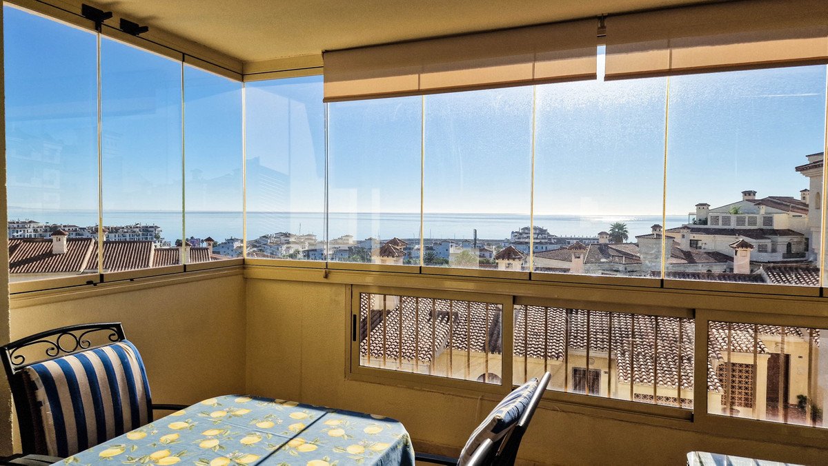 2 Bed Middle Floor Apartment in La Duquesa