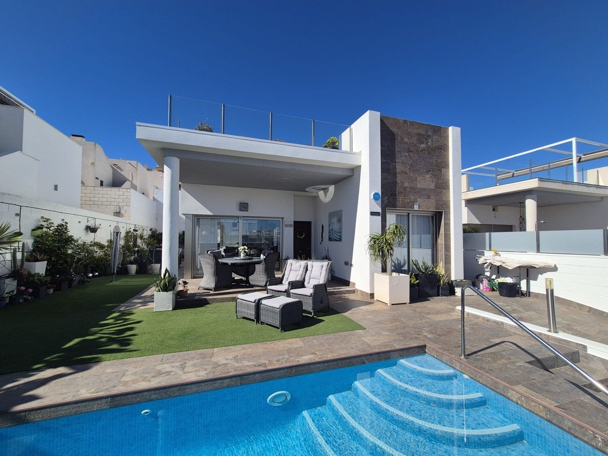 3 Bed Detached Villa in Villamartin