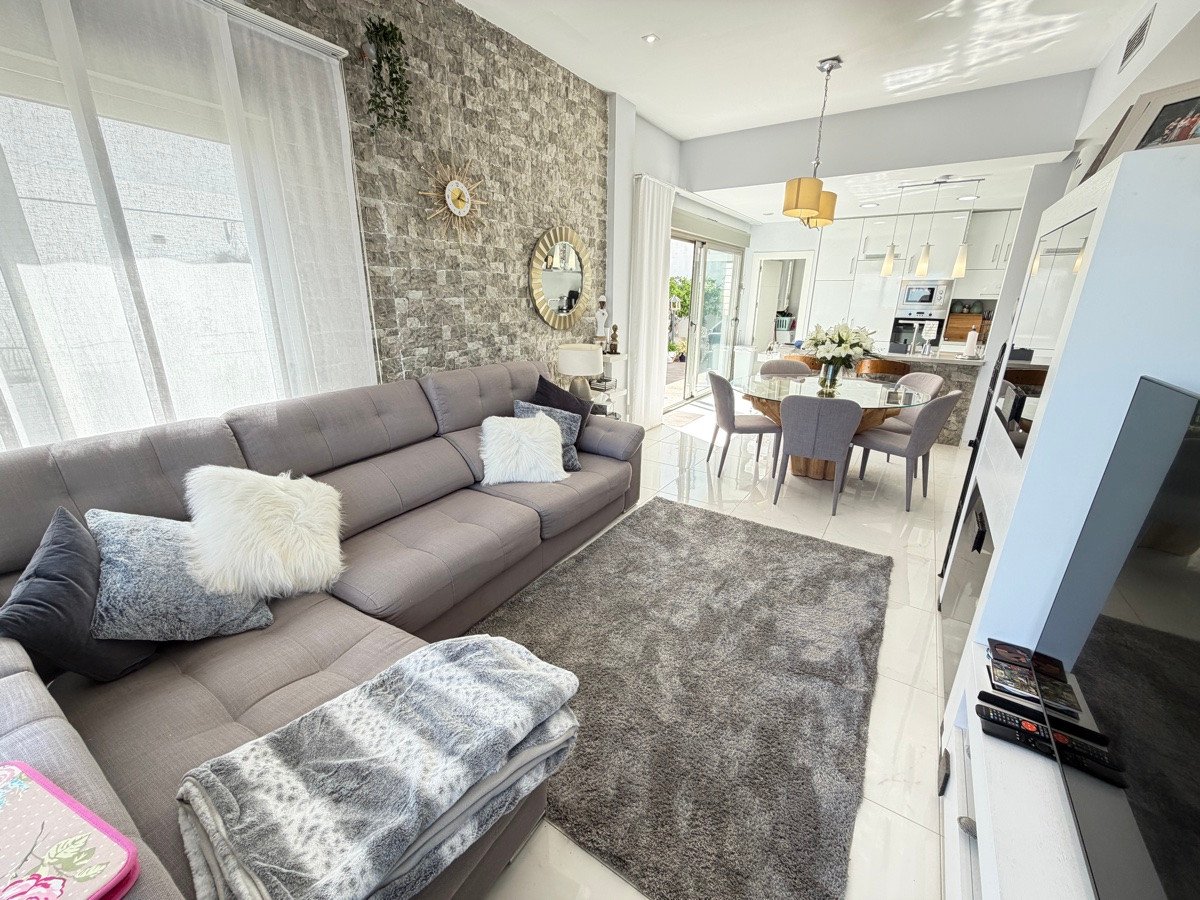 3 Bed Detached Villa in Villamartin