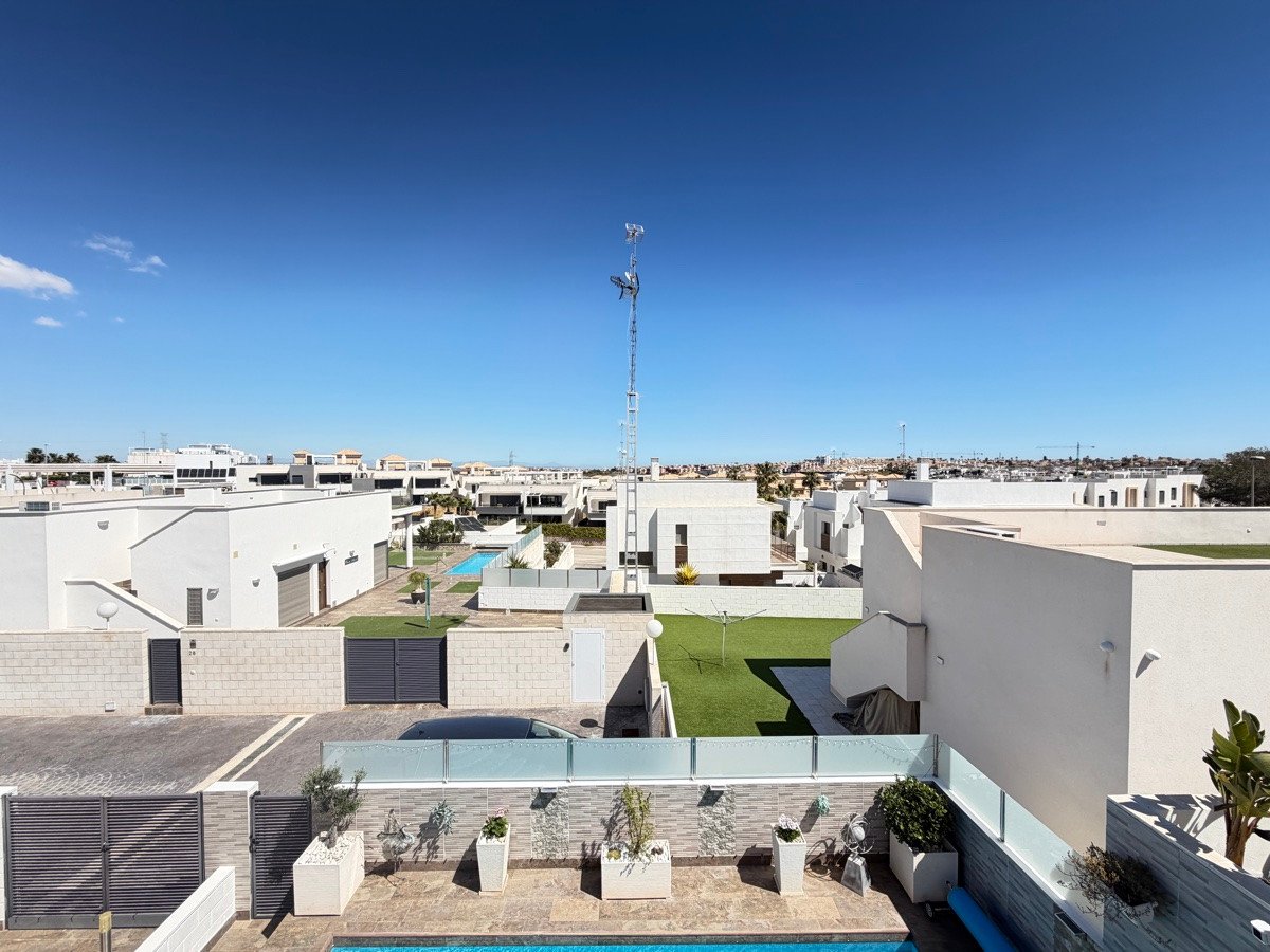 3 Bed Detached Villa in Villamartin