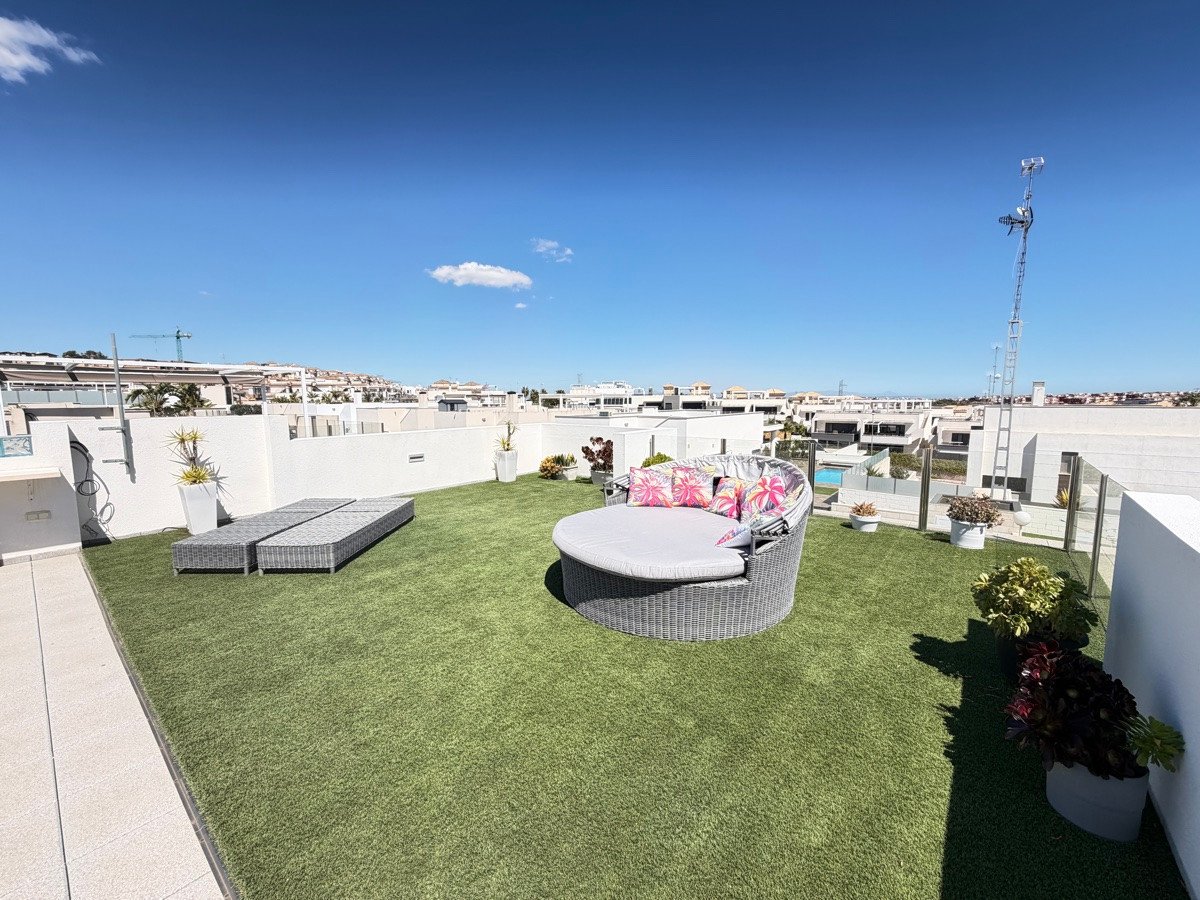 3 Bed Detached Villa in Villamartin